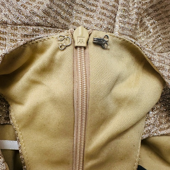Lulu’s Apryl Mae Gold Glitter Metallic Halter Skater Dress Womens Medium NWT - Picture 12 of 14